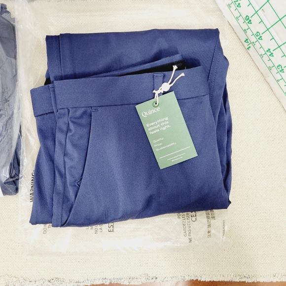 Quince's Recycled Comfort Tech Chino MEN'S (Slim Fit) Navy, 3M Reflective stripe - Picture 3 of 6